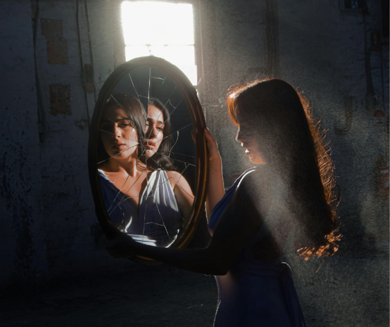 Mirror, mirror, on the wall, does my PCOS make me look fat?